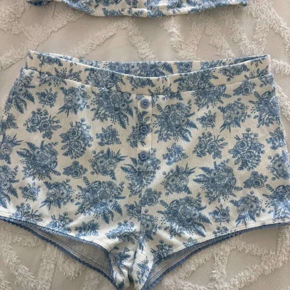 Sugar Thrillz Blue and White Floral Lounge Set - Picture 5 of 6